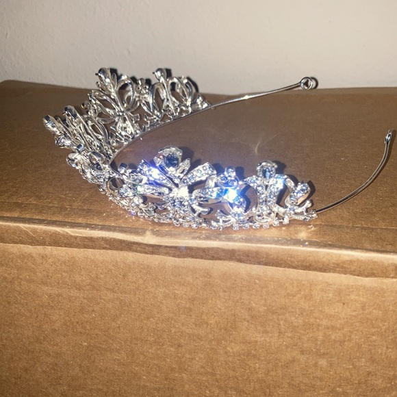 Crown - Picture 2 of 4